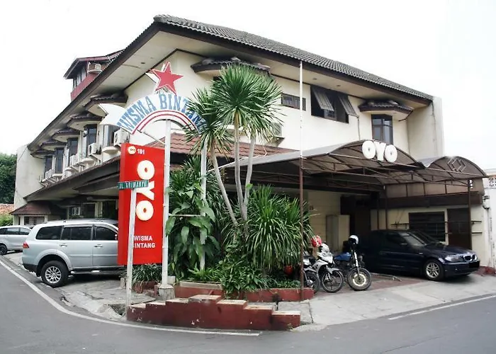 Vaccinated Staff - Oyo 181 Wisma Bintang